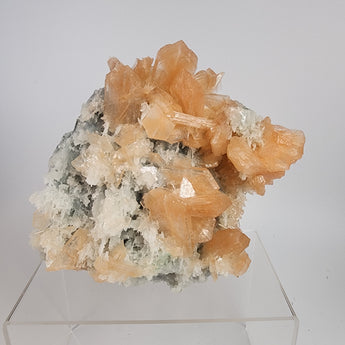 Stilbite on Chalcedony (Jalgaon District, Maharashtra, India)