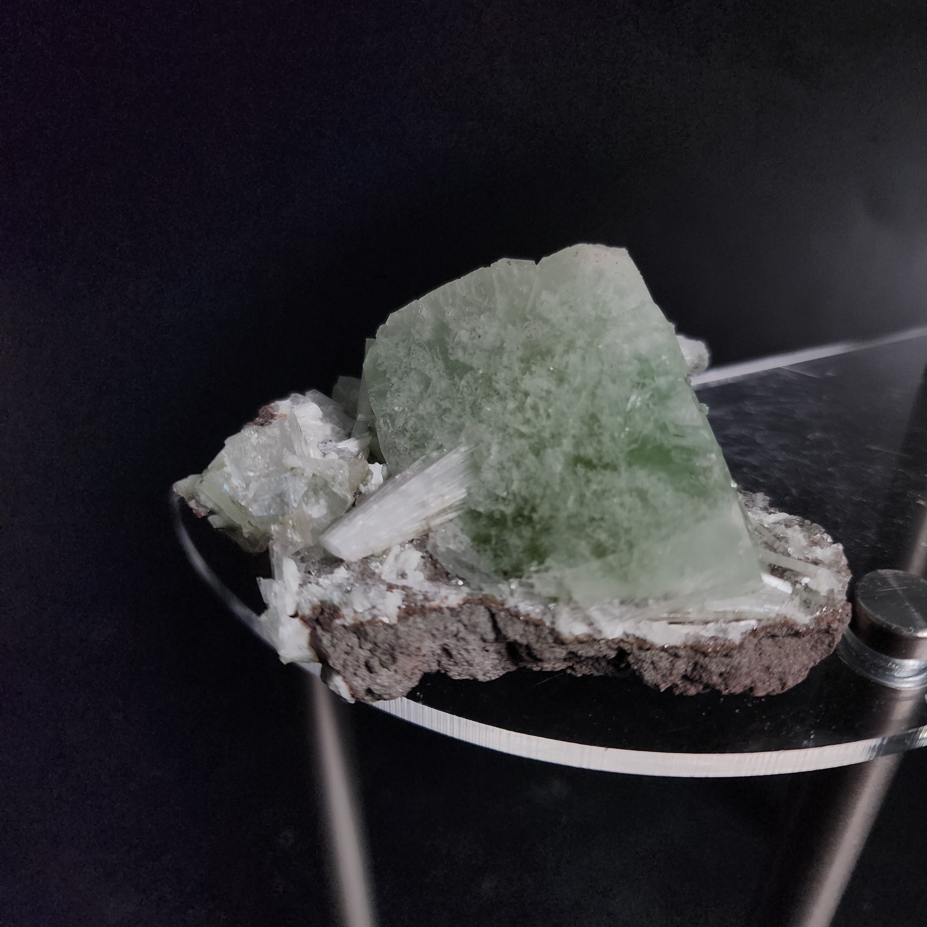 Green Apophyllite with Scolecite (Maharashtra, India)