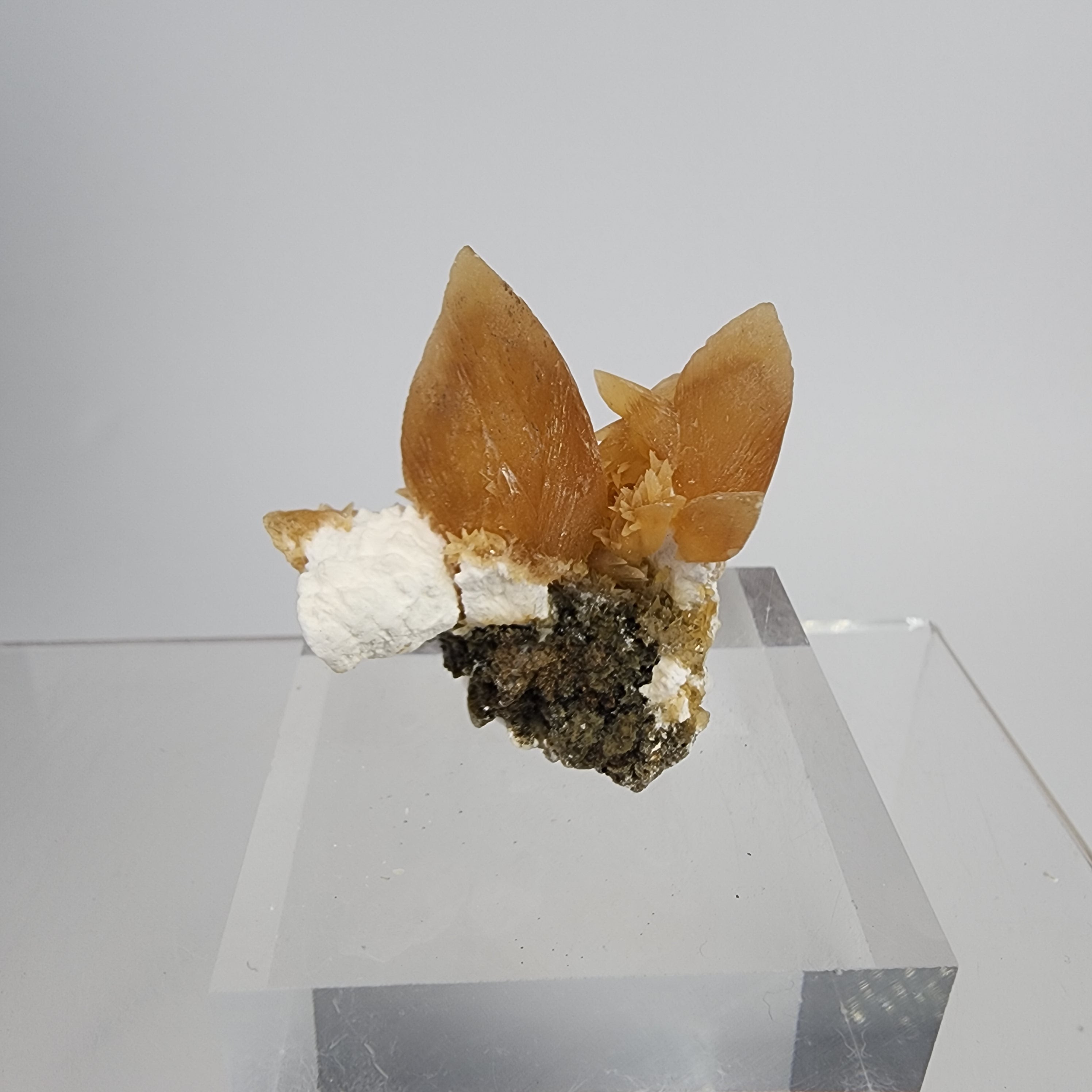 Golden Calcite on Mordenite Specimen #23 from Aurangabad, Maharashtra, India