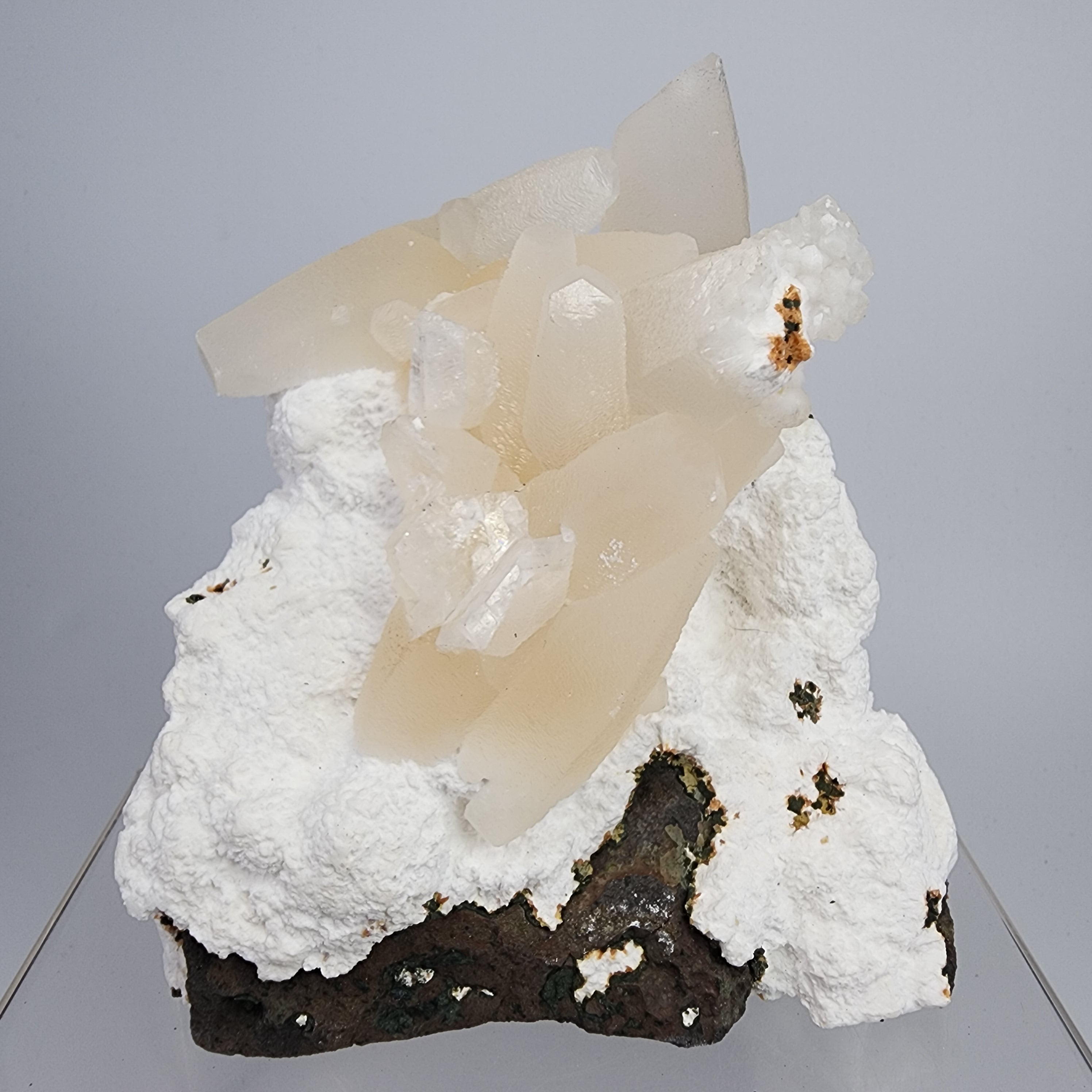 Dog Tooth Calcite on Mordenite from Aurangabad, Maharashtra, India #028