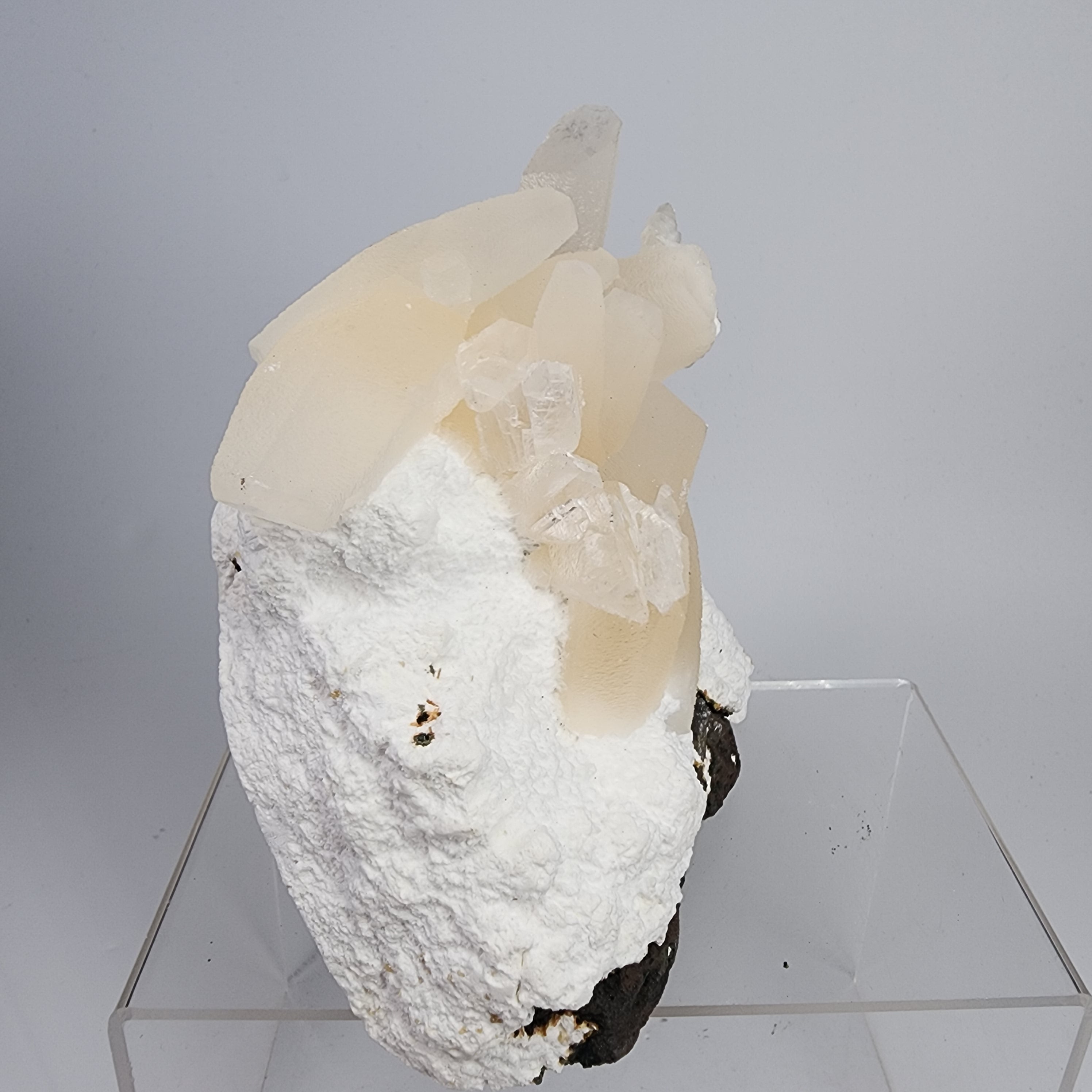 Dog Tooth Calcite on Mordenite from Aurangabad, Maharashtra, India #028