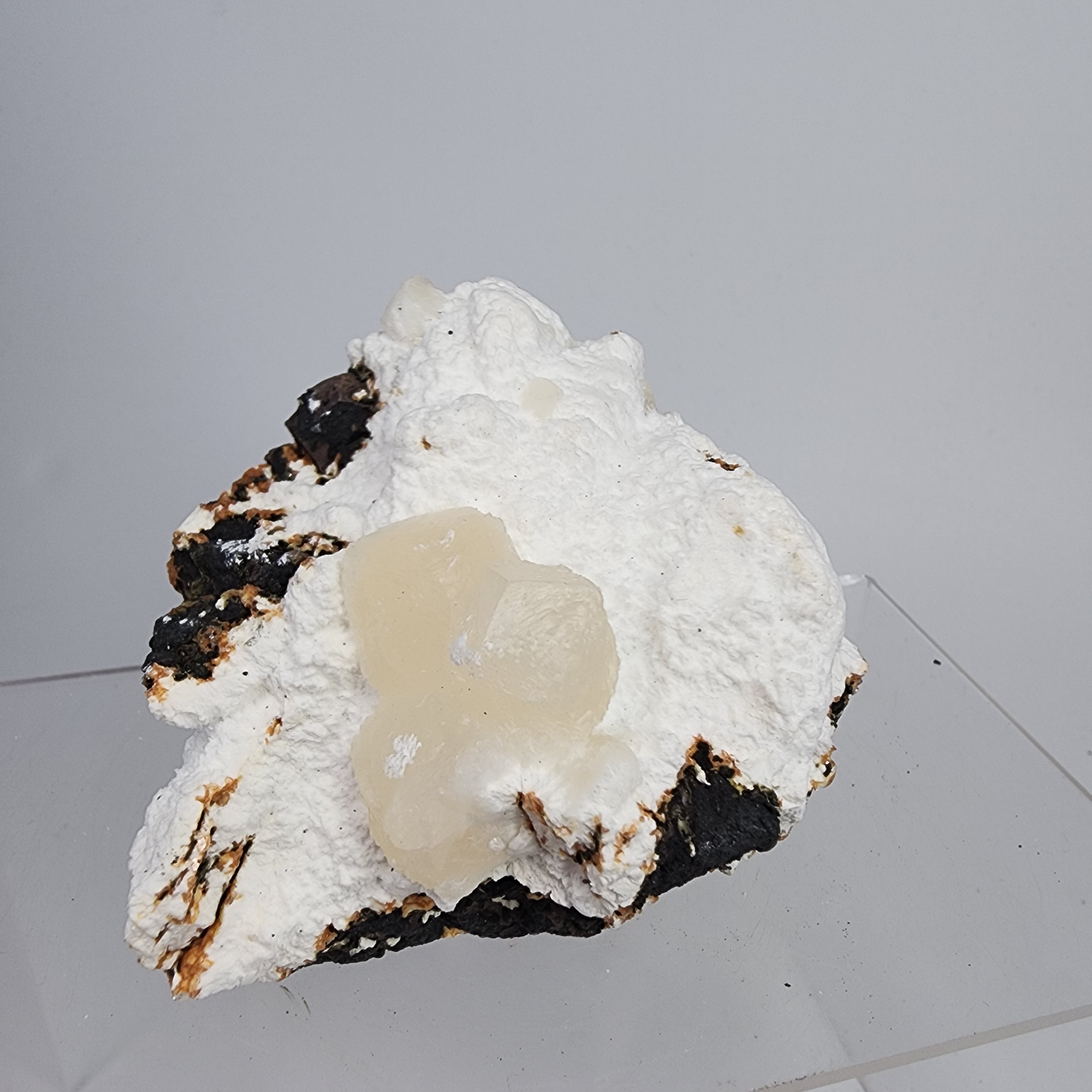 Dog Tooth Calcite on Mordenite from Aurangabad, Maharashtra, India #031