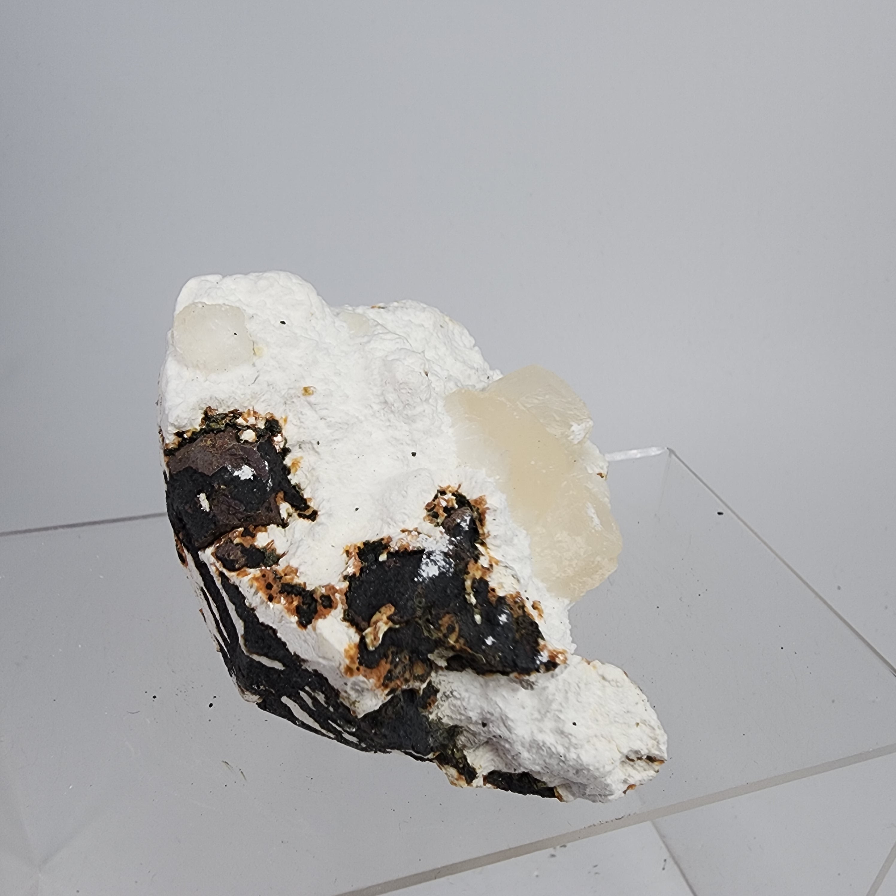 Dog Tooth Calcite on Mordenite from Aurangabad, Maharashtra, India #031