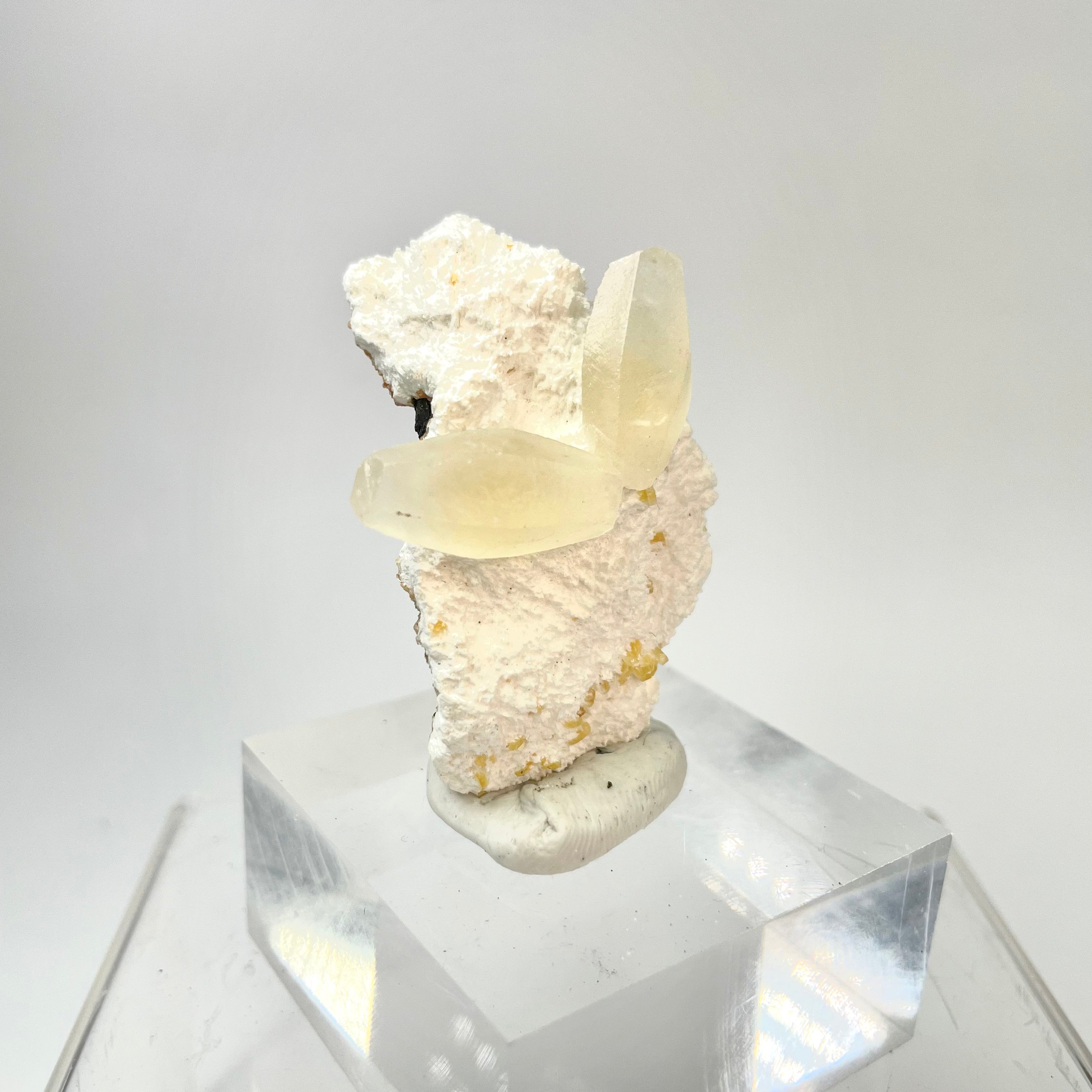 Dog Tooth Calcite on Mordenite Specimen #1 from Aurangabad, Maharashtra, India #006