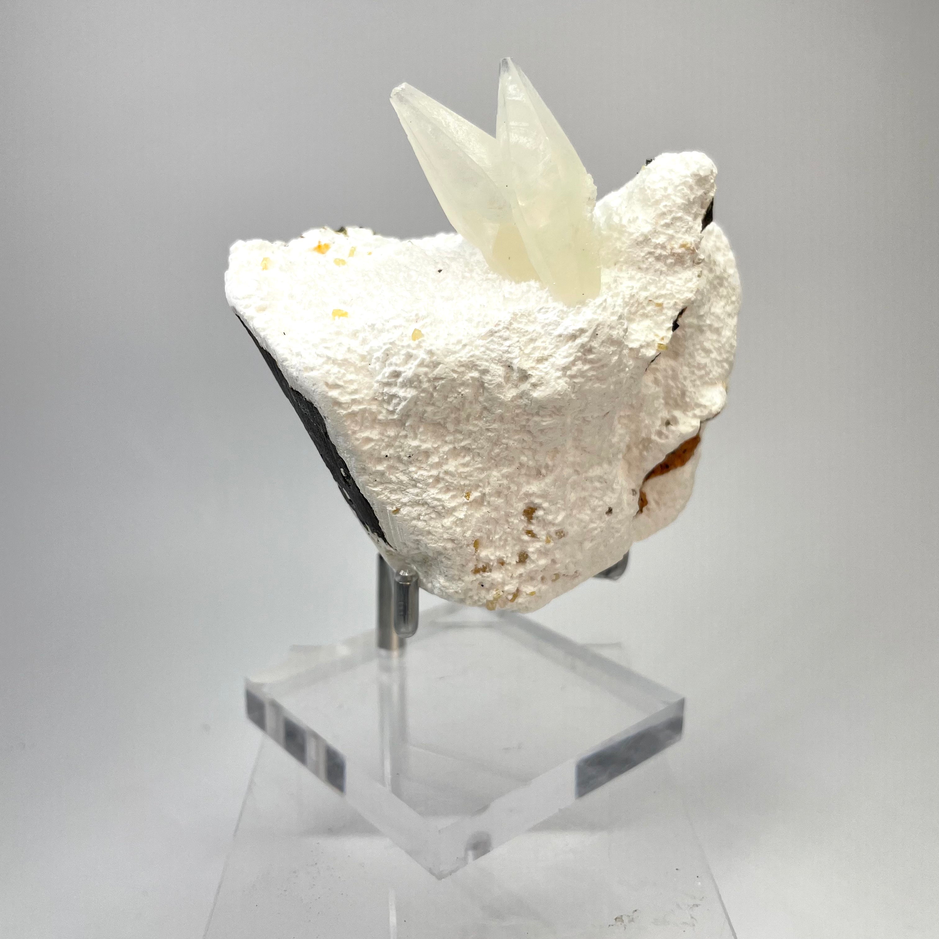 Dog Tooth Calcite on Mordenite Specimen #1 from Aurangabad, Maharashtra, India #020