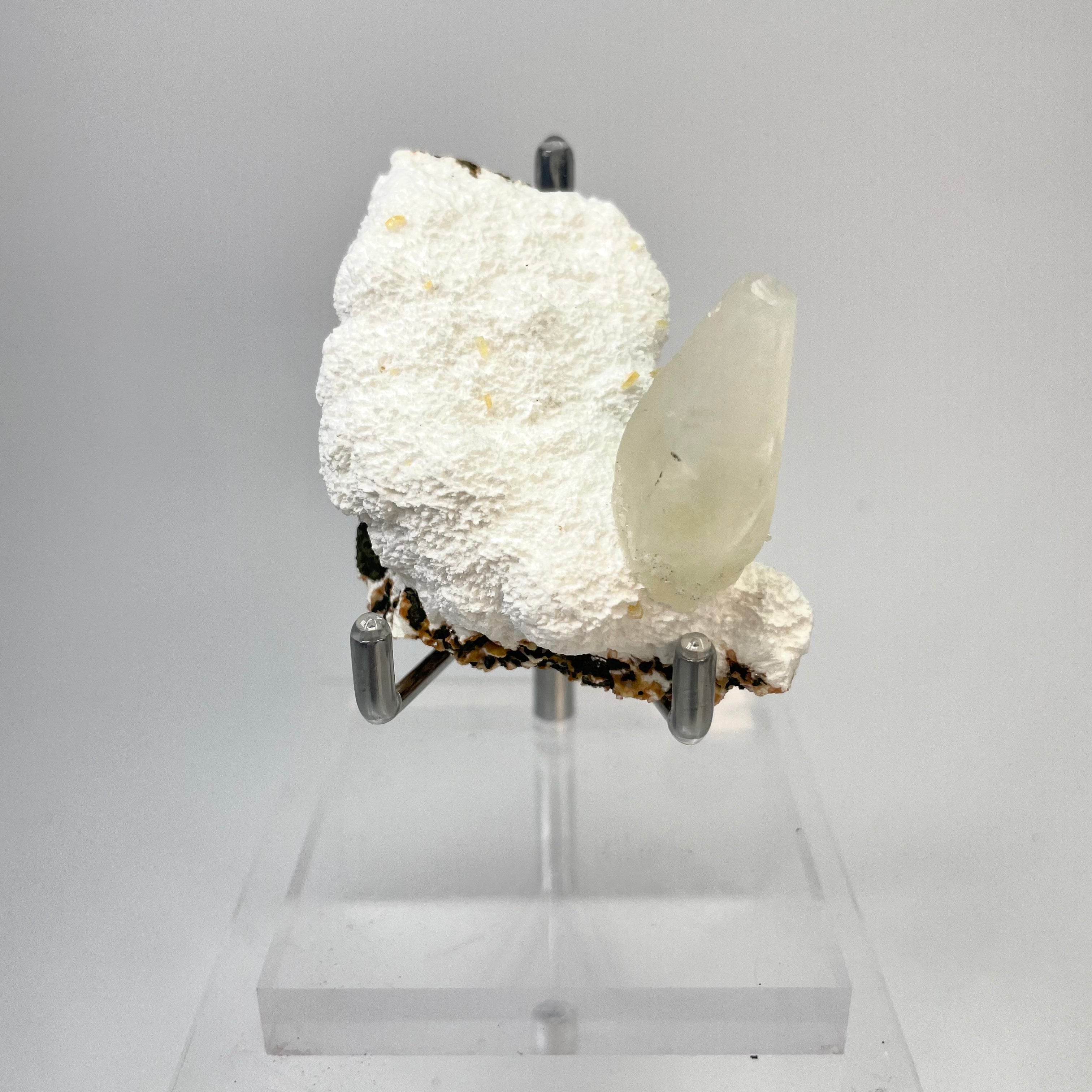 Dog Tooth Calcite on Mordenite Specimen #1 from Aurangabad, Maharashtra, India #019